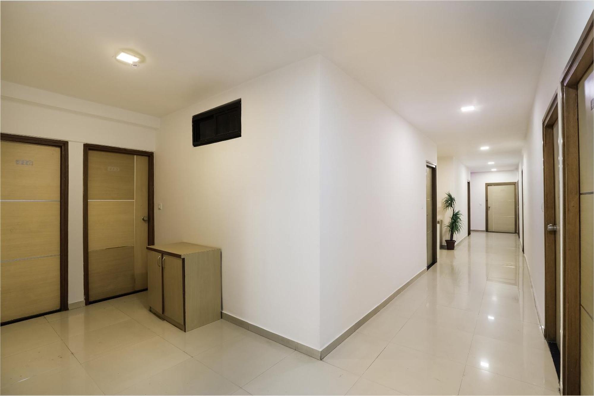 Oyo Hotel D Veeray Ahmedabad Exteriör bild